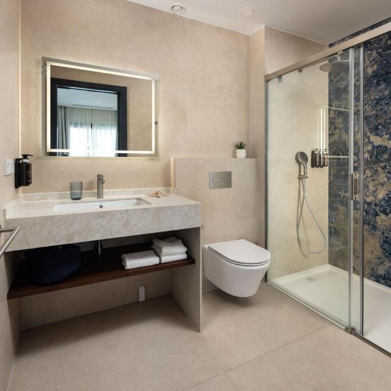 AZUL HOME SUITES Estepona - Estudio con cama extragrande y sofá cama - 2