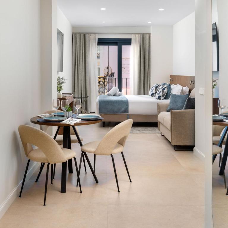 AZUL HOME SUITES Estepona - Estudio con cama extragrande y sofá cama - 12