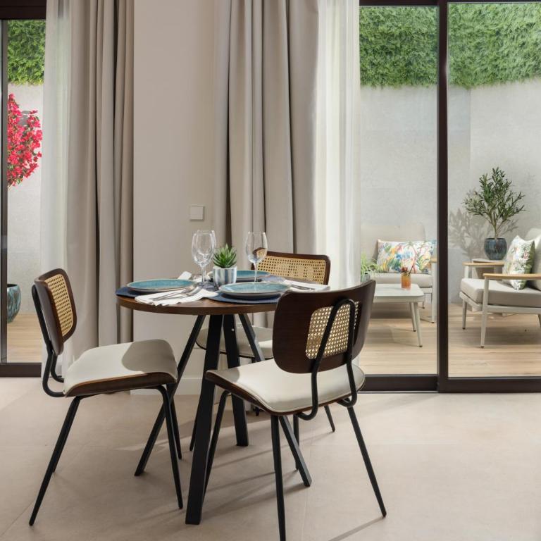 AZUL HOME SUITES Estepona - Estudio con cama grande adaptado para personas con movilidad reducida - 11