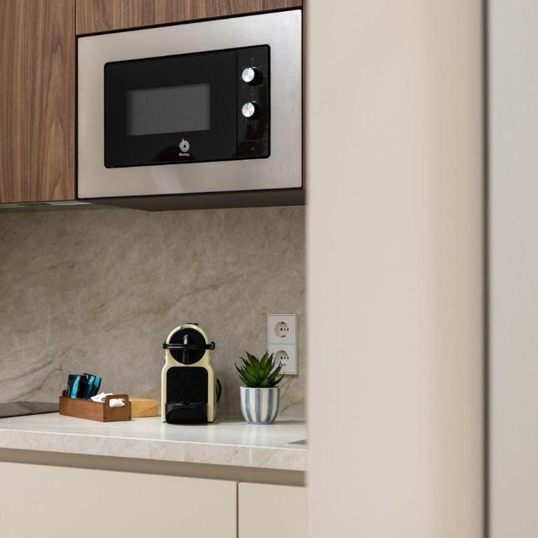 AZUL HOME SUITES Estepona - Estudio con cama extragrande y sofá cama - 9