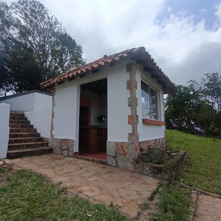 Casa Campestre para Familias y Grupos en La Mesa de los Santos - Villa con vistas al jardín - 16
