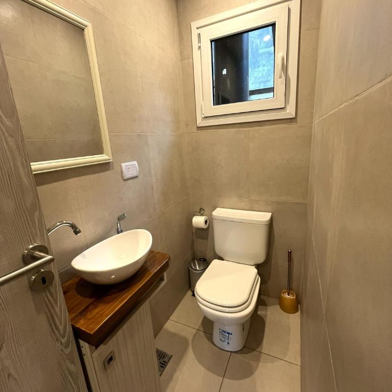 Deptos De la Cascada I Con la Mejor Vista de San Martín - Ayres del Bosque Alojamientos - Two-Bedroom Apartment with Mountain View - 11