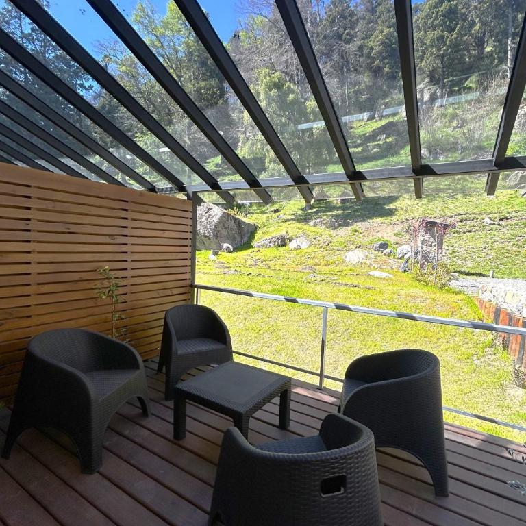 Deptos De la Cascada I Con la Mejor Vista de San Martín - Ayres del Bosque Alojamientos - Apartamento de 2 dormitorios con vistas a la montaña - 3