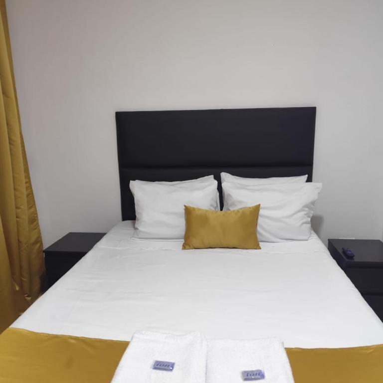 Aparta Hotel Praga Cali - Cols eguros Autopoista sur - Room #1384971102 - 2