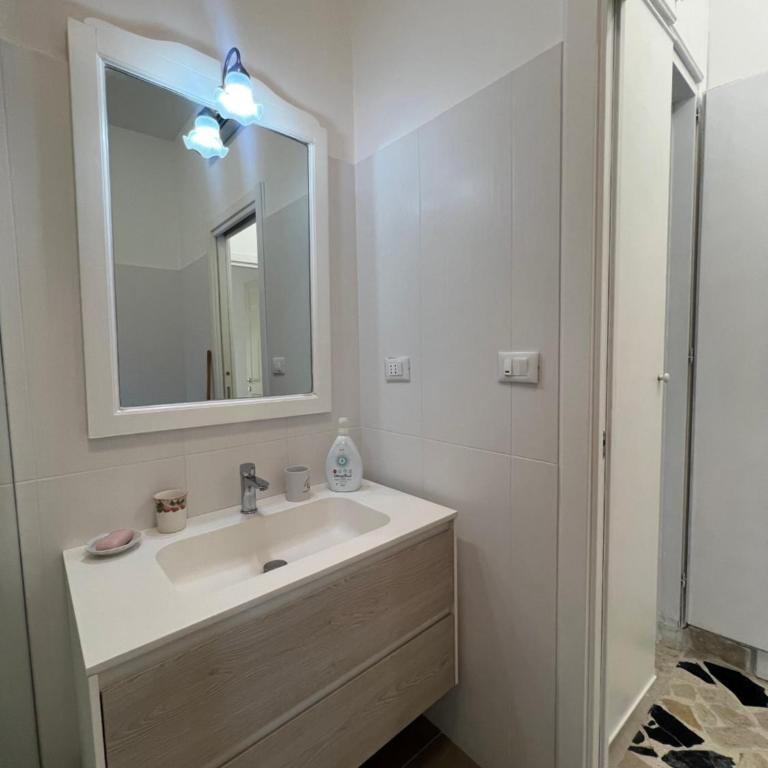 Holiday & House - Imparato Carini Costa Verde - Appartamento con ampia terrazza - porzione di Villa Residenziale a pochi passi dal mare - One-Bedroom Apartment - 25