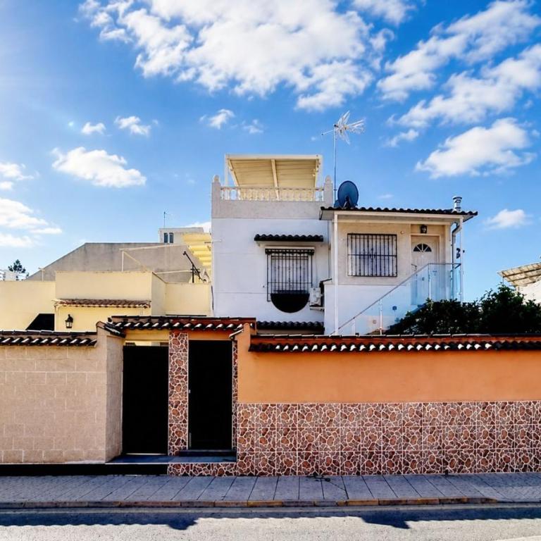 Charming Upper Bungalow with Terrace and Communal Pool in Torrevieja - Appartamento - 2