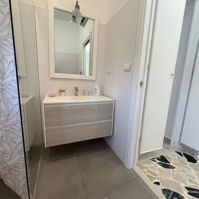 Holiday & House - Imparato Carini Costa Verde - Appartamento con ampia terrazza - porzione di Villa Residenziale a pochi passi dal mare - One-Bedroom Apartment - 24