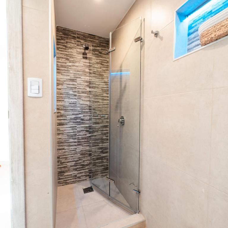 Deptos De la Cascada I Con la Mejor Vista de San Martín - Ayres del Bosque Alojamientos - Apartamento de 2 dormitorios con vistas a la montaña - 3