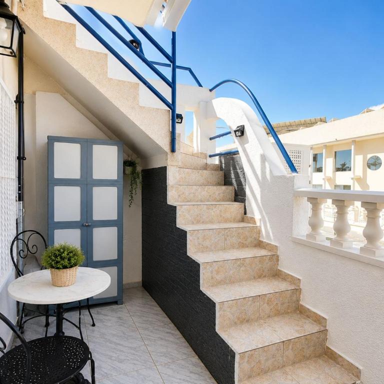 Charming Upper Bungalow with Terrace and Communal Pool in Torrevieja - Appartamento - 10