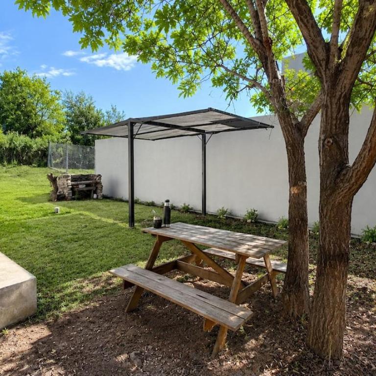 CASA A 300mts DEL RIO SAN ANTONIO - Casa con 1 dormitorio - 2