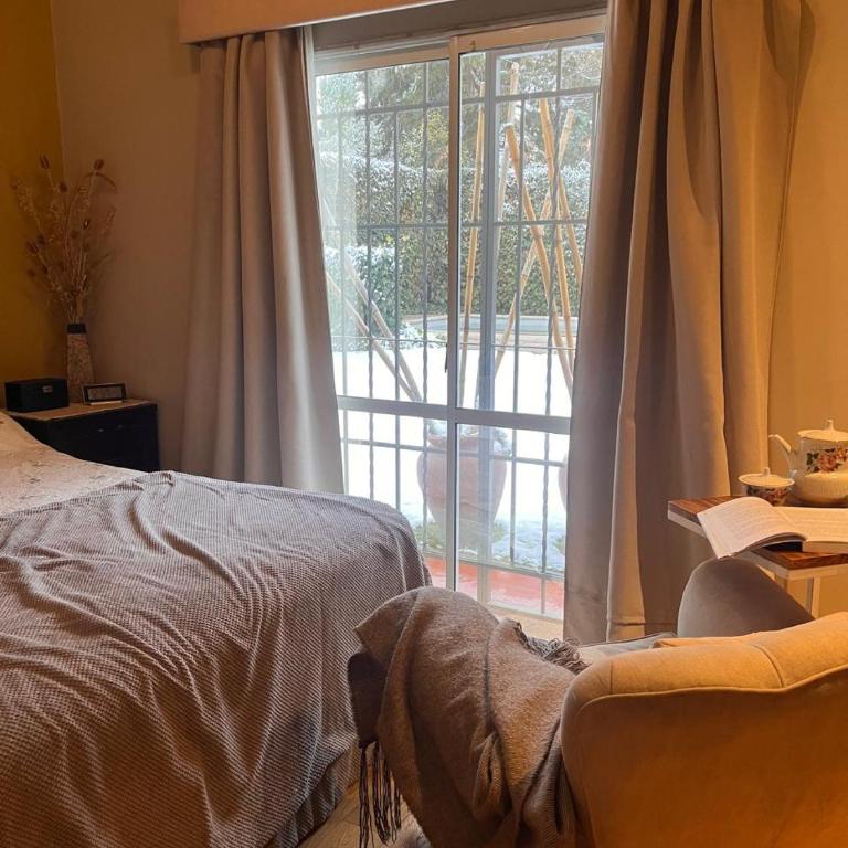 BERDINA habitación premium suite con patio de uvas,hidromasaje,kitchenette y cochera en un callejon privado del casco historico de Chacras de Coria - Suite con bañera de hidromasaje - Cama extragrande - 4