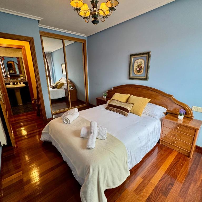 Puerto Chico Beach & Center Apartment - Two-Bedroom Apartment - 5