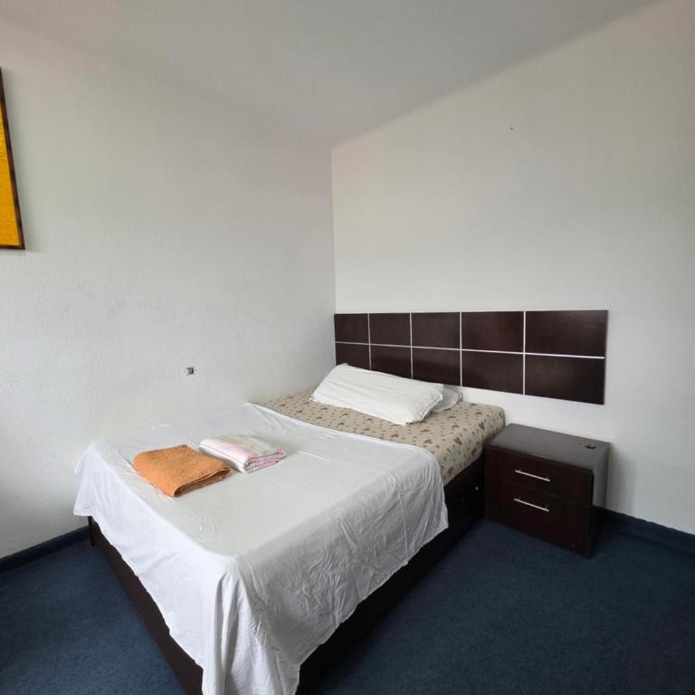 PRECIOSA COMODA HABITACIÓN CENTRO MALAGA LA MEJOR ZONA DE LA CIUDAD ENFRENTE A DOS COMERCIAL ENFRENTE A LA ESTACIÓN DE TREN Y DE AUTOBÚSES CERCA A LA PLAYA CERCA AL CASCO ANTIGUO DE LA CIUDAD lo bienvenido - Doppelzimmer - 1