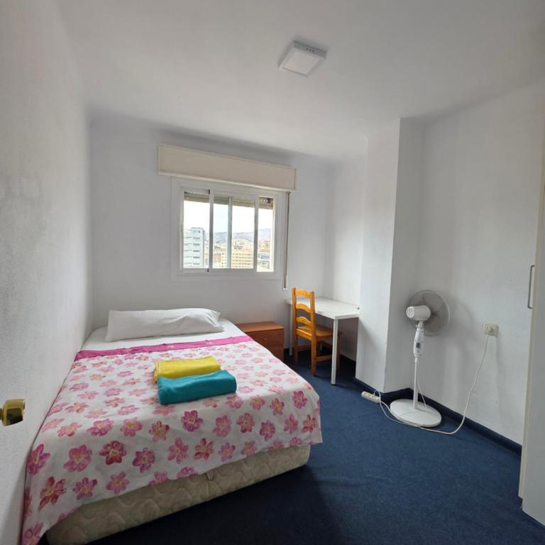PRECIOSA COMODA HABITACIÓN CENTRO MALAGA LA MEJOR ZONA DE LA CIUDAD ENFRENTE A DOS COMERCIAL ENFRENTE A LA ESTACIÓN DE TREN Y DE AUTOBÚSES CERCA A LA PLAYA CERCA AL CASCO ANTIGUO DE LA CIUDAD lo bienvenido - Doppelzimmer - 9