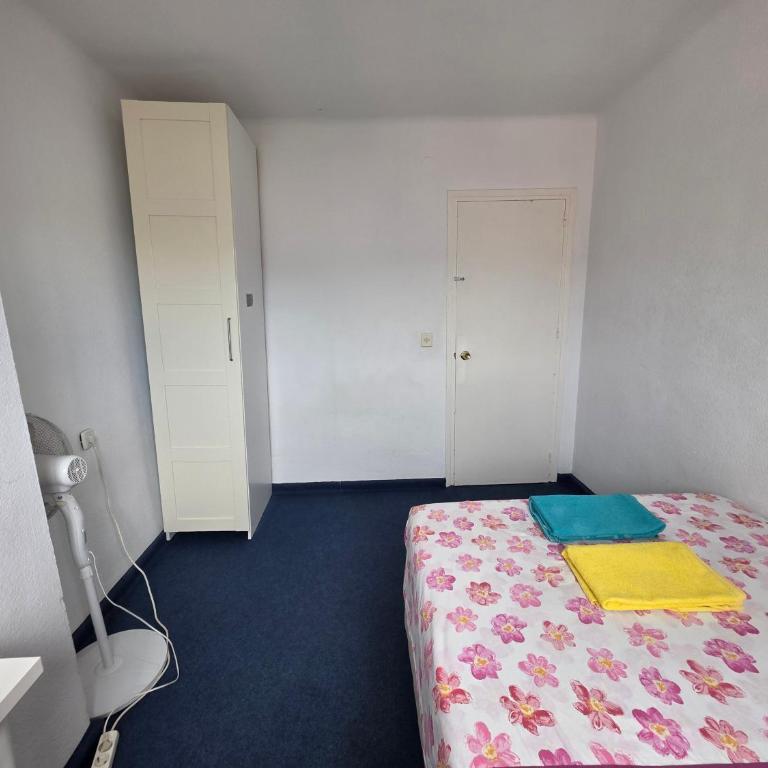 PRECIOSA COMODA HABITACIÓN CENTRO MALAGA LA MEJOR ZONA DE LA CIUDAD ENFRENTE A DOS COMERCIAL ENFRENTE A LA ESTACIÓN DE TREN Y DE AUTOBÚSES CERCA A LA PLAYA CERCA AL CASCO ANTIGUO DE LA CIUDAD lo bienvenido - Doppelzimmer - 11