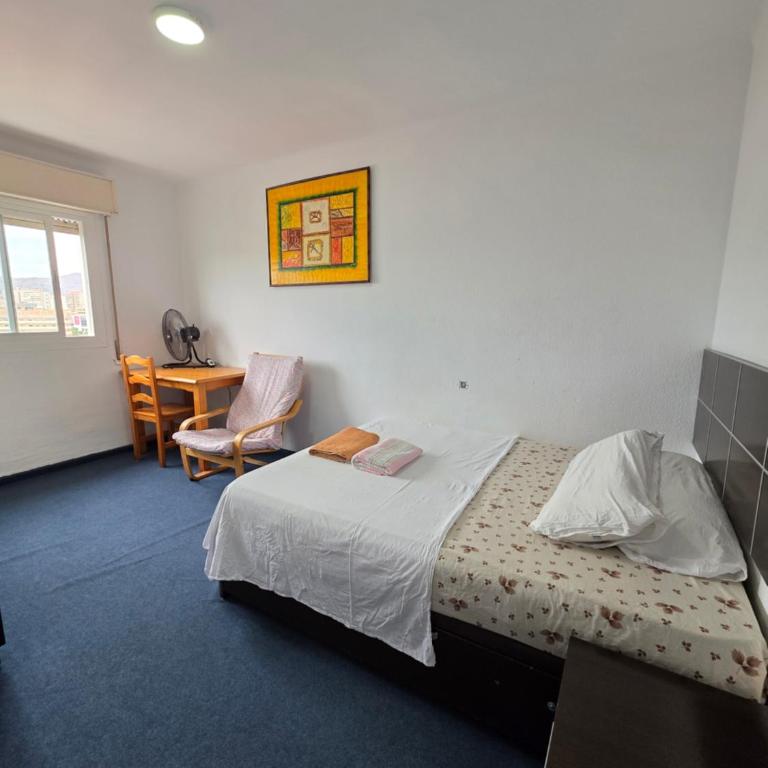 PRECIOSA COMODA HABITACIÓN CENTRO MALAGA LA MEJOR ZONA DE LA CIUDAD ENFRENTE A DOS COMERCIAL ENFRENTE A LA ESTACIÓN DE TREN Y DE AUTOBÚSES CERCA A LA PLAYA CERCA AL CASCO ANTIGUO DE LA CIUDAD lo bienvenido - Doppelzimmer - 14