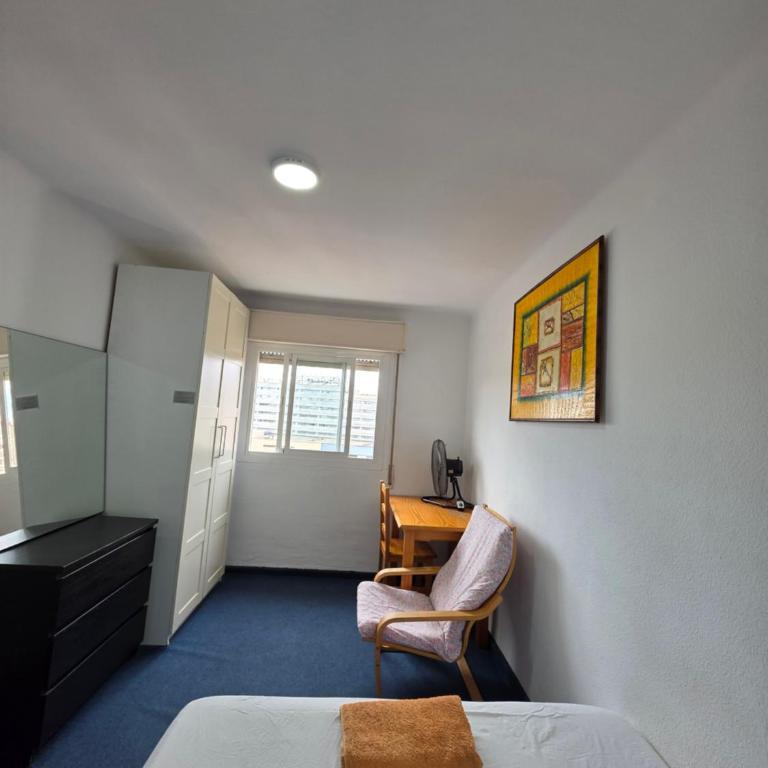 PRECIOSA COMODA HABITACIÓN CENTRO MALAGA LA MEJOR ZONA DE LA CIUDAD ENFRENTE A DOS COMERCIAL ENFRENTE A LA ESTACIÓN DE TREN Y DE AUTOBÚSES CERCA A LA PLAYA CERCA AL CASCO ANTIGUO DE LA CIUDAD lo bienvenido - Doppelzimmer - 15