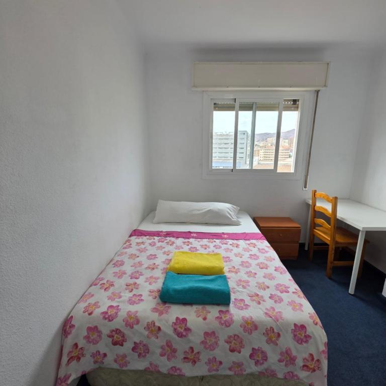 PRECIOSA COMODA HABITACIÓN CENTRO MALAGA LA MEJOR ZONA DE LA CIUDAD ENFRENTE A DOS COMERCIAL ENFRENTE A LA ESTACIÓN DE TREN Y DE AUTOBÚSES CERCA A LA PLAYA CERCA AL CASCO ANTIGUO DE LA CIUDAD lo bienvenido - Doppelzimmer - 16