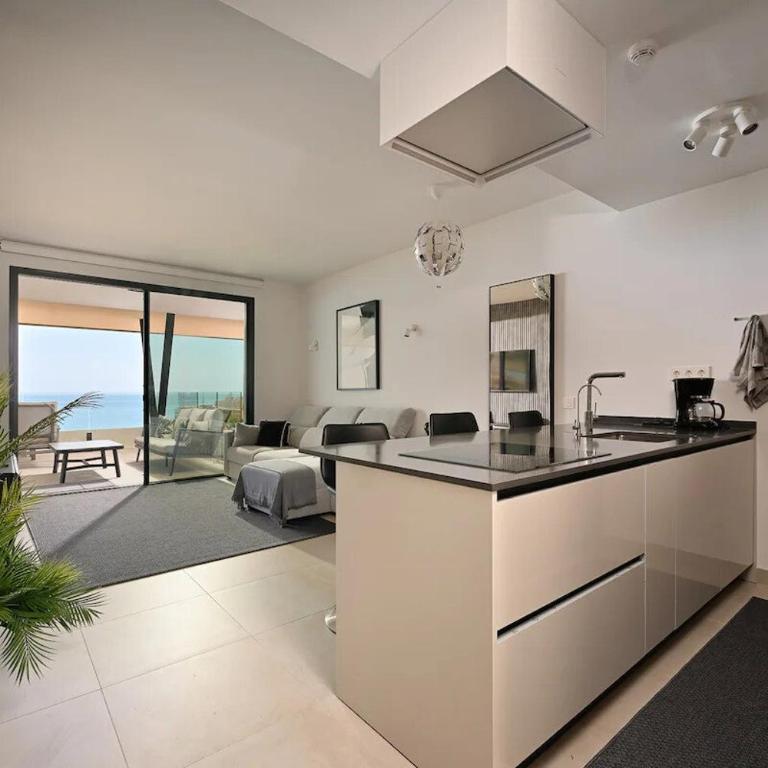 Seaview Apartment ~ Modern ~ Close to Beach ~ Pool - Appartement - 3