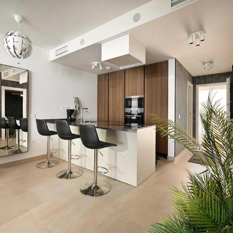 Seaview Apartment ~ Modern ~ Close to Beach ~ Pool - Appartement - 5