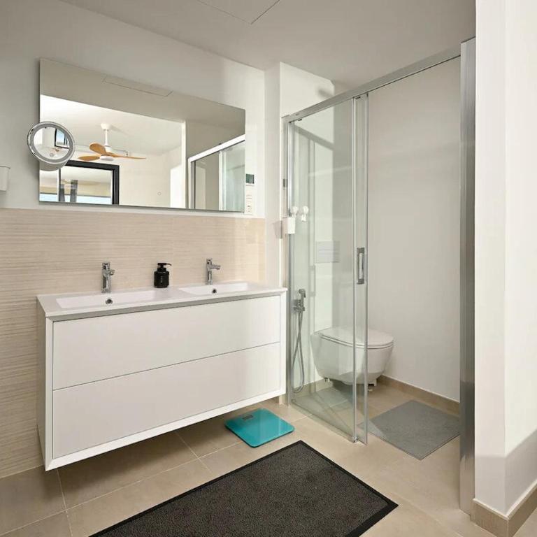 Seaview Apartment ~ Modern ~ Close to Beach ~ Pool - Appartement - 10