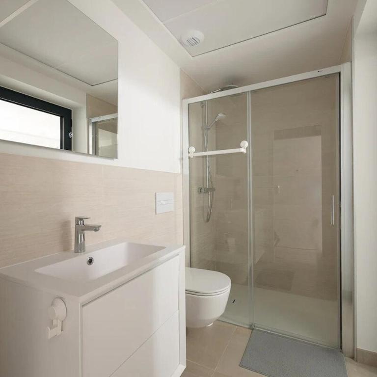Seaview Apartment ~ Modern ~ Close to Beach ~ Pool - Appartement - 9