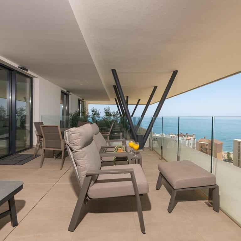Seaview Apartment ~ Modern ~ Close to Beach ~ Pool - Appartement - 16