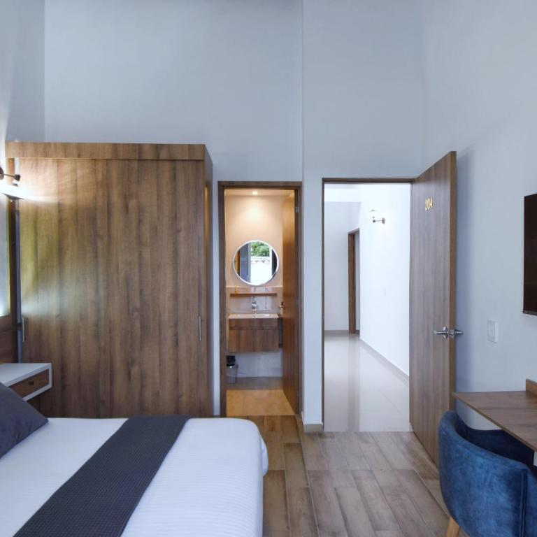 Valymar Inn International Home Hotel - Deluxe Double Room with Balcony - 4