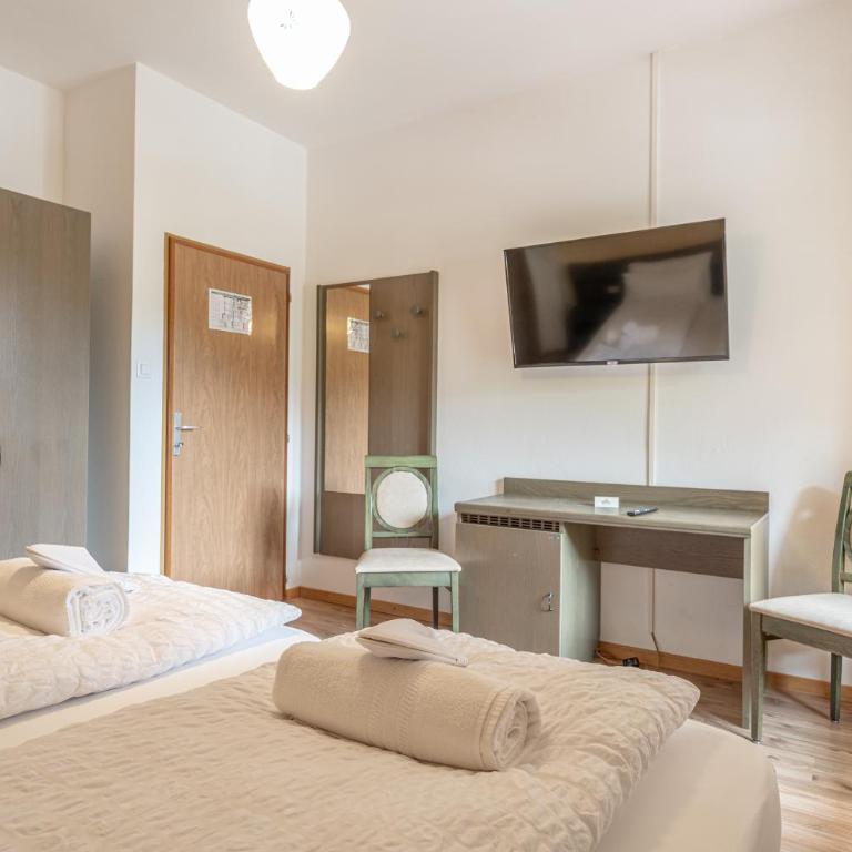 Garden Hotel Bellariva - Habitación Triple con balcón - 5