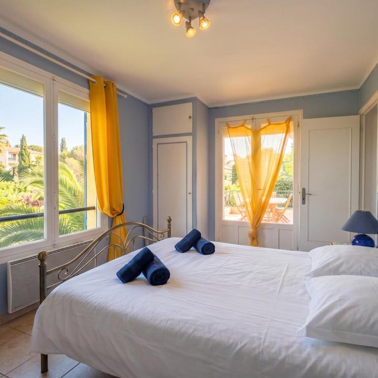 Villa Maizou, Provençal Charm, Pool and Sea View - Villa - 7