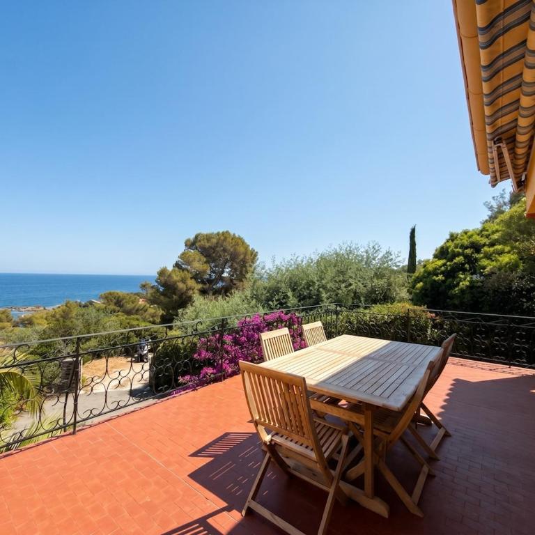 Villa Maizou, Provençal Charm, Pool and Sea View - Villa - 17