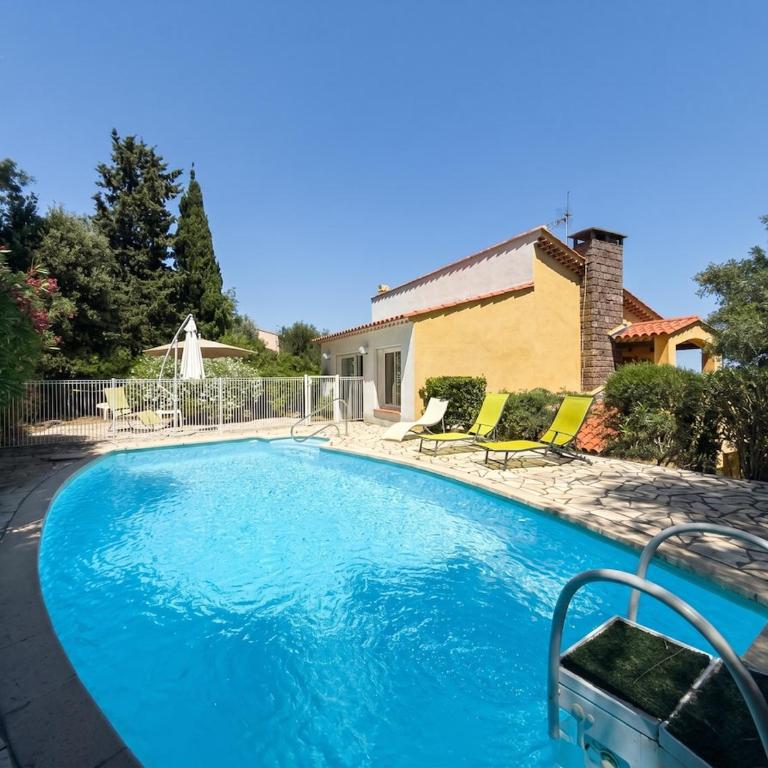 Villa Maizou, Provençal Charm, Pool and Sea View - Villa - 23