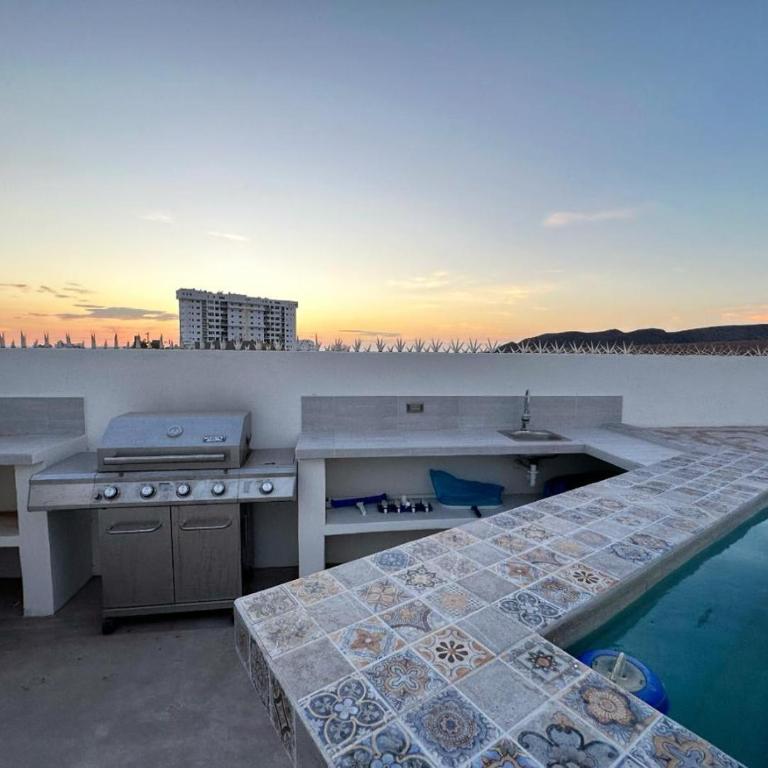 Luxury Sunset Retreat 3BR 3BA Pool - Apartamento - 4