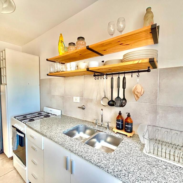 Dpto. nuevo, luminoso, 3 dormitorios, pleno centro - Three-Bedroom Apartment - 9