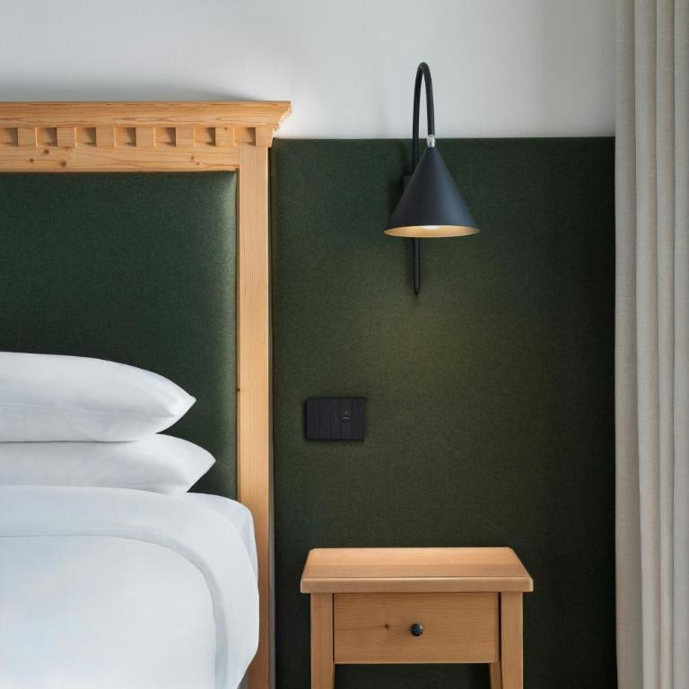 Four Points Sheraton Bolzano Bozen - Tyrolean King Suite - 2