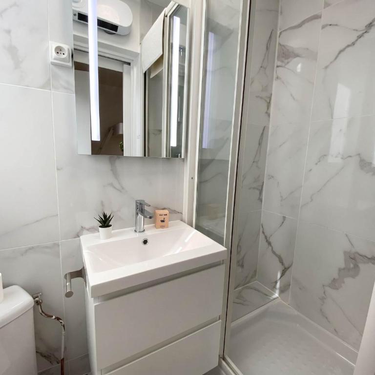 123 New Suite Batignolles - Cosy Apartment Paris Center - Studio - 4