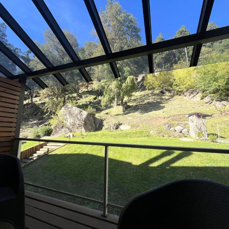 Deptos De la Cascada I Con la Mejor Vista de San Martín - Ayres del Bosque Alojamientos - Apartamento de 2 dormitorios con vistas a la montaña - 1