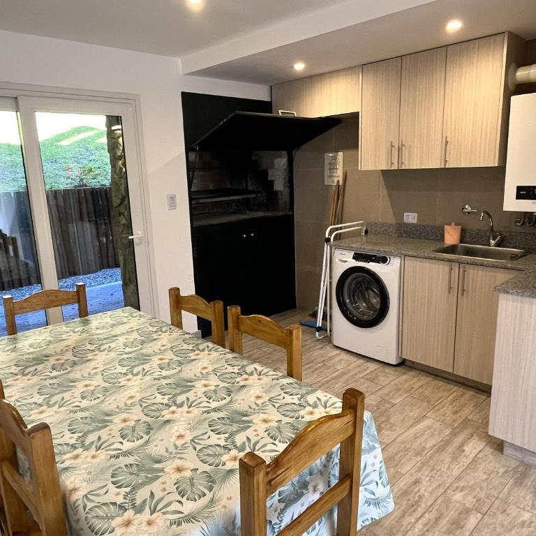 Deptos De la Cascada I Con la Mejor Vista de San Martín - Ayres del Bosque Alojamientos - Apartamento de 2 dormitorios con vistas a la montaña - 11