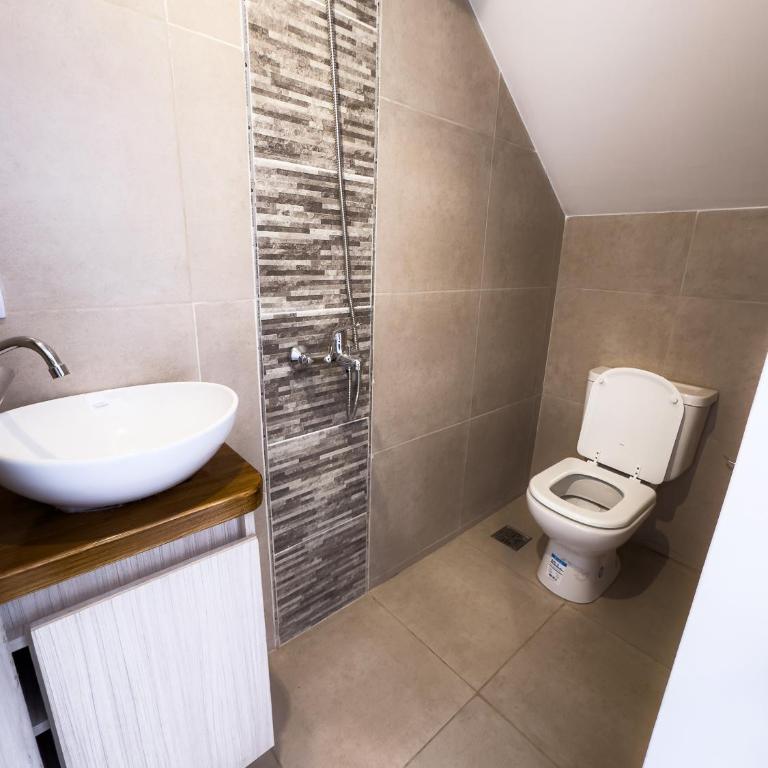 Deptos De la Cascada I Con la Mejor Vista de San Martín - Ayres del Bosque Alojamientos - Apartamento de 2 dormitorios con vistas a la montaña - 19