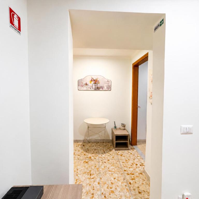 San Giovanni Rooms - near metro - Camera King Standard - 1