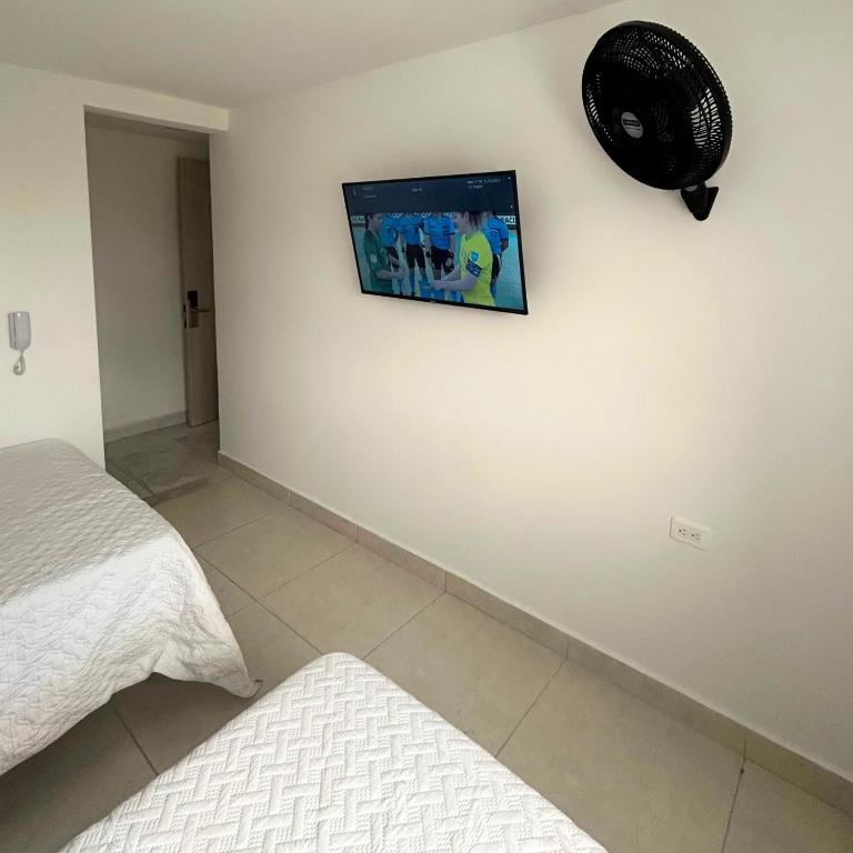 Hotel Zona Oro - Habitación Familiar con baño privado - 1