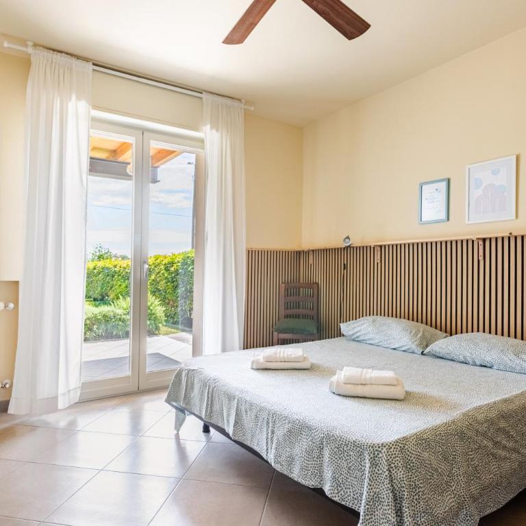 Casa con ampio terrazzo, vista lago e giardino - Casa Vacanze - 25