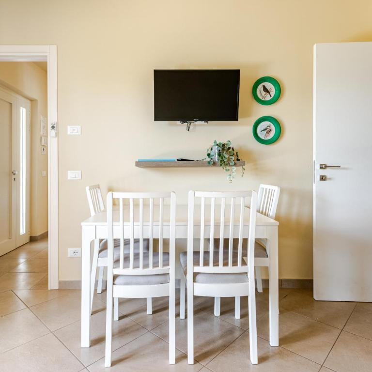 Casa con ampio terrazzo, vista lago e giardino - Casa Vacanze - 31