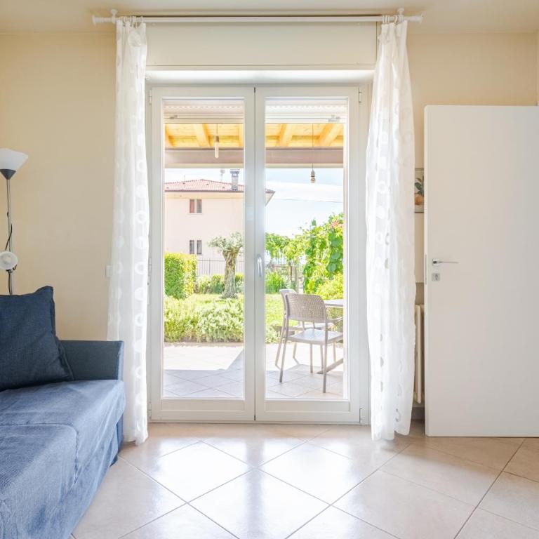 Casa con ampio terrazzo, vista lago e giardino - Casa Vacanze - 32