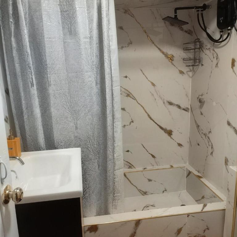 First-floor accommodation 15 min from the airport - Apartamento de 2 dormitorios - 18