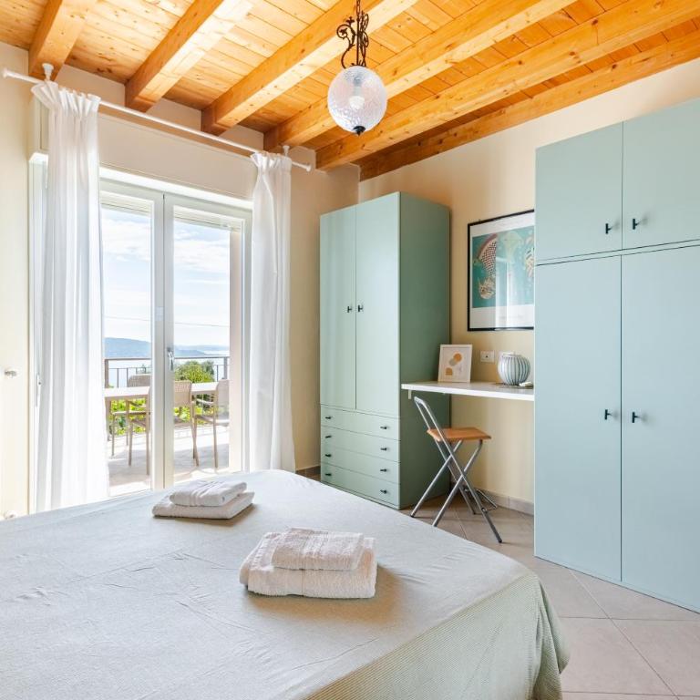 Casa con ampio terrazzo, vista lago e giardino - Casa Vacanze - 36