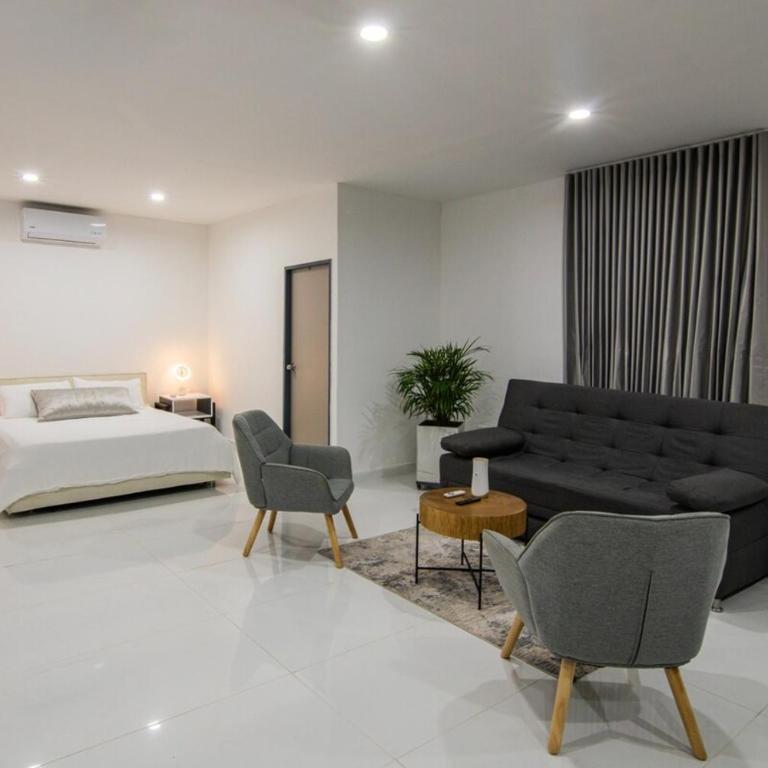 A nice cozy and very central place - Three-Bedroom Apartment - 2