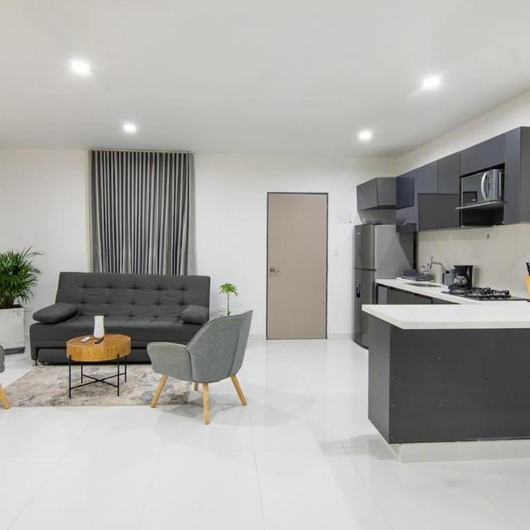 A nice cozy and very central place - Three-Bedroom Apartment - 3