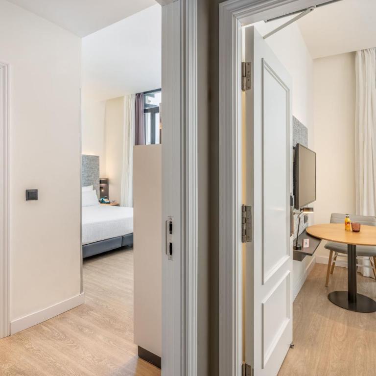 INNSiDE by Meliá Madrid Gran Vía - Habitación Innside comunicada con vistas (4 adultos) - 3