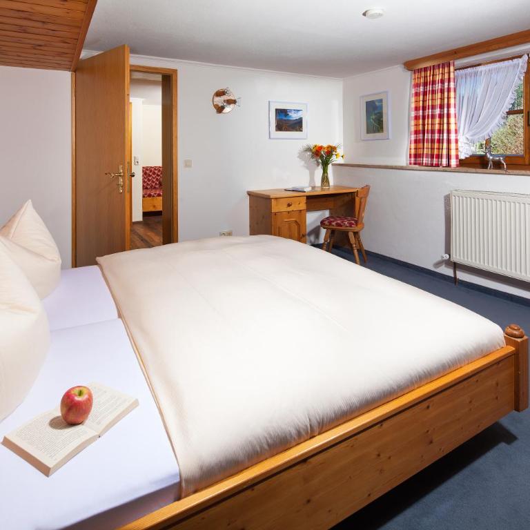 Pension Lugeck - Doppelzimmer mit Balkon - 3